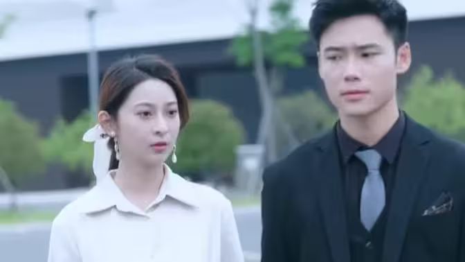 逆天龙皇 (退婚后六大国民女神悔疯了)